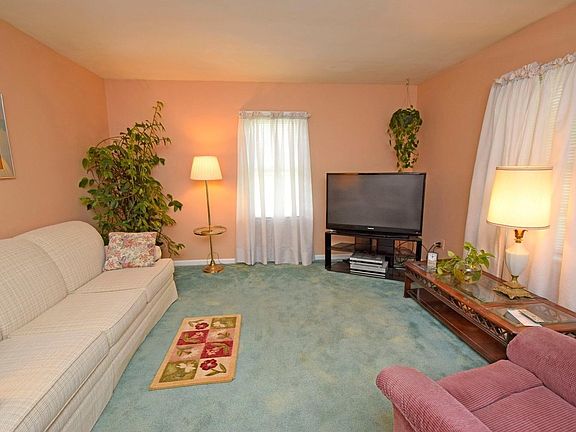 2nd image of 6111 Morrow St