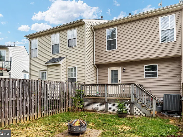 313 Frontier Fort Ln — Photo 23