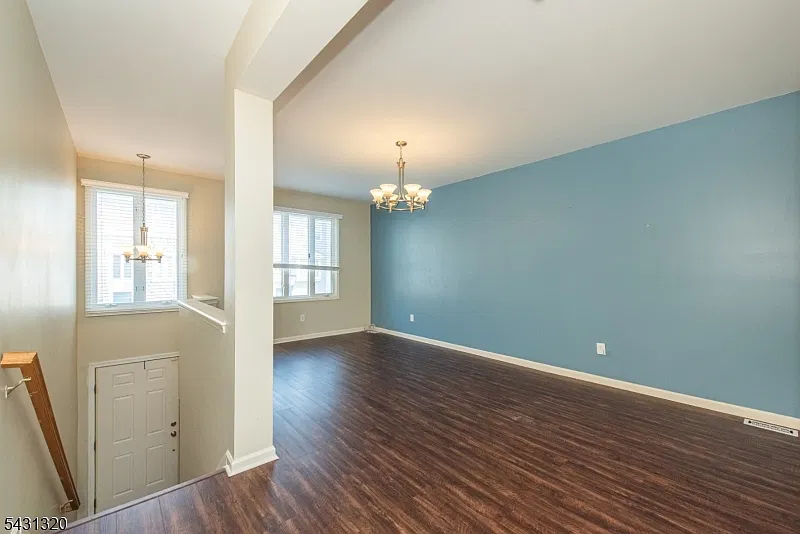 2 bed, 2.5 bath, 2300 sqft, $3,600 — Photo 2