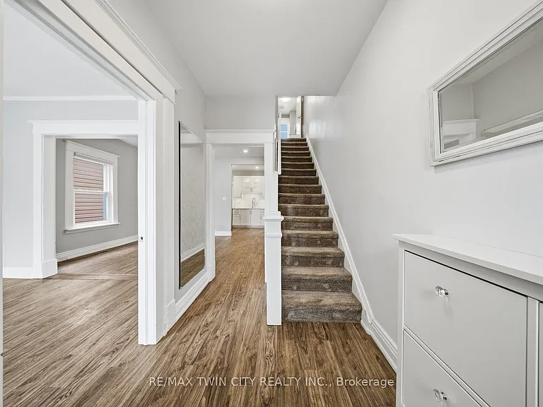 76 N Grey St E — Photo 16