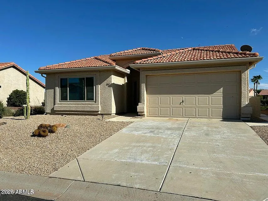 1807 E Lindrick Dr
