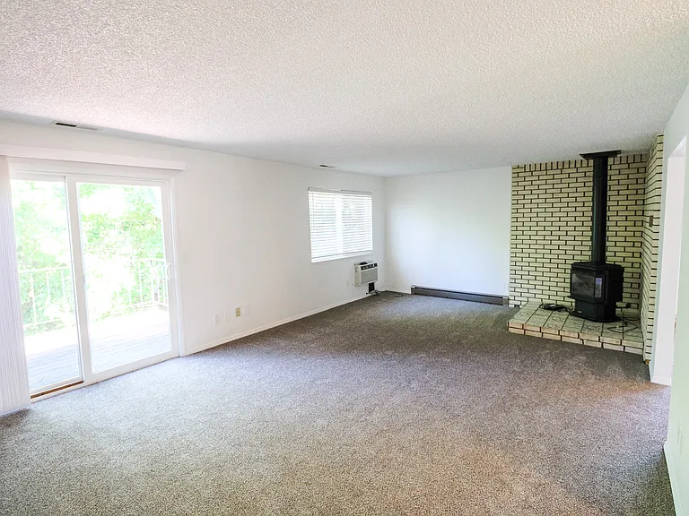 12315-12317 NE Fremont St — Photo 14