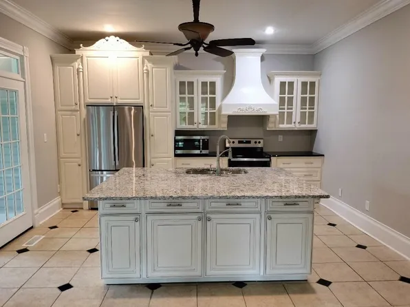 1287 Hollywood Dr #A, Jackson, TN 38301
