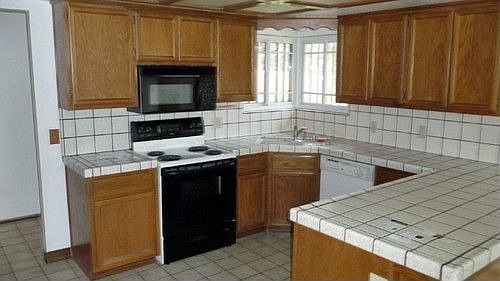 4th image of 3251 Central Ave