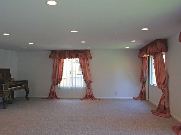 2nd image of 1115 S Clark Dr
