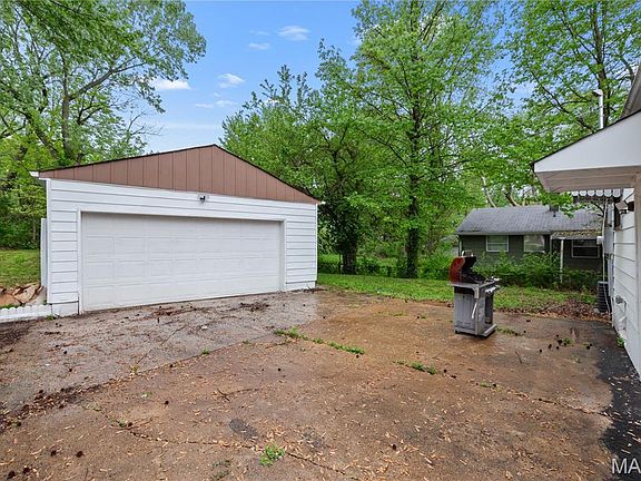 4th image of 174 Brigadoon Cir