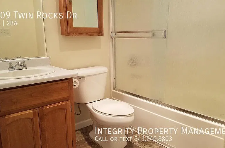 1209 Twin Rocks Dr — Photo 16