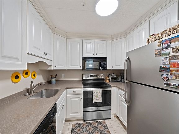 3rd image of 62 South St Unit 7