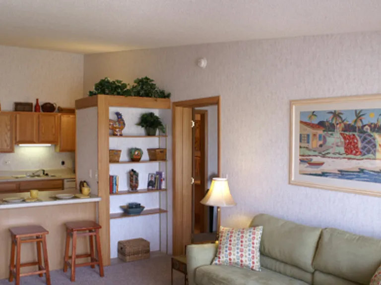 Lyn Terrace Apartments — Photo 4