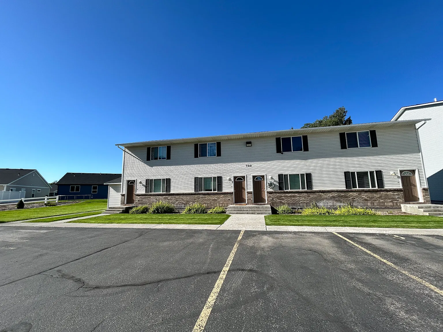 3 bed, 1.5 bath, 1100 sqft, $1,100 — Photo 2