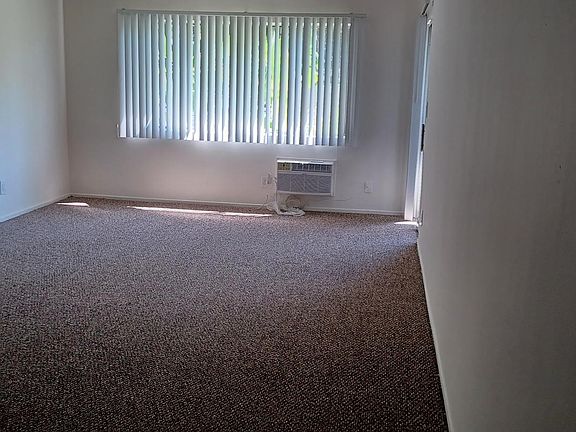 5th image of 415 E Cedar Ave #1