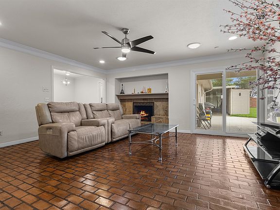 5th image of 908 Vinecrest Ln