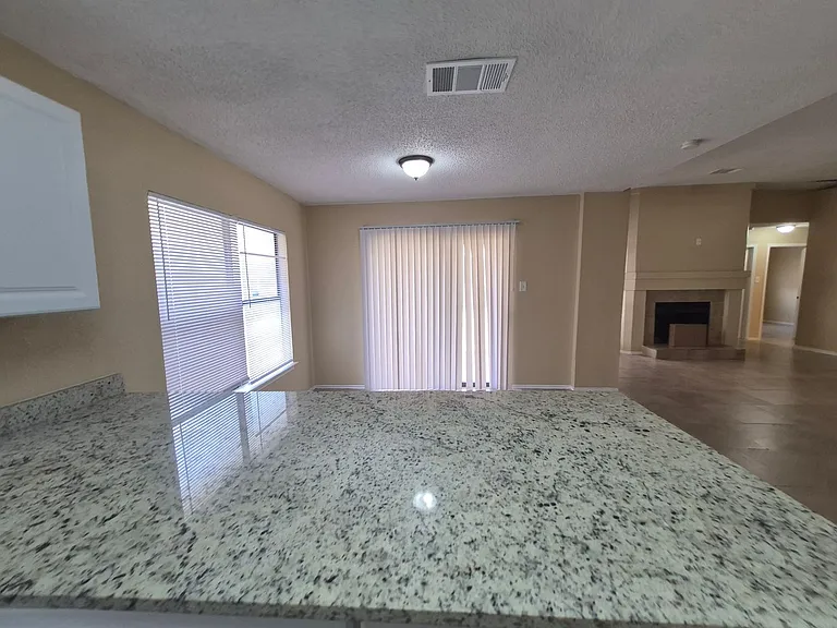 8469 Maple Ridge Dr — Photo 18