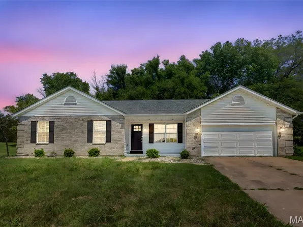 25 Clark Dr, Fairview Heights, IL 62208