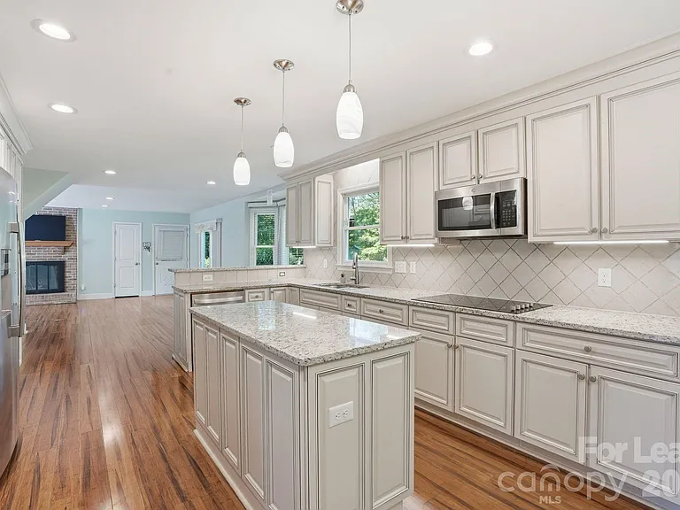 301 Sardis Rd N — Photo 8