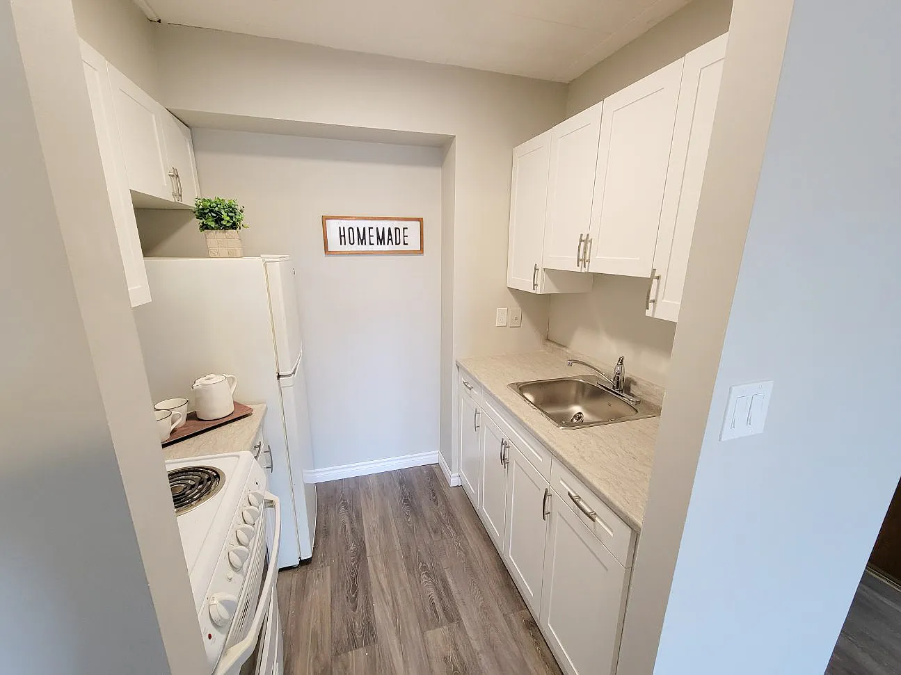 Trout Lake Place - Choose your rent level - Call for Details - All utilities — Photo 4