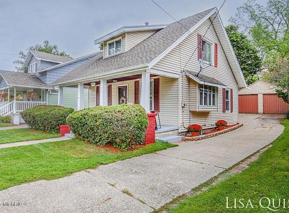 2nd image of 2042 Plainfield Ave NE