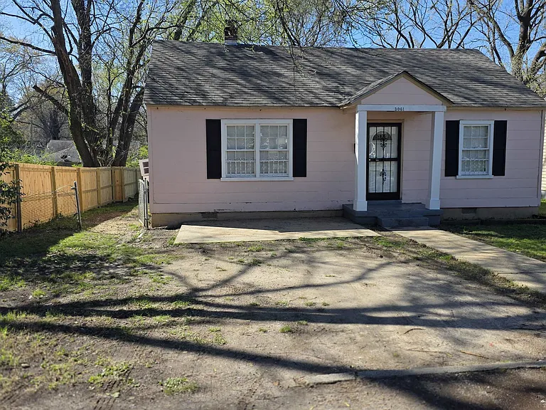 3061 Seminole Rd — Photo 1