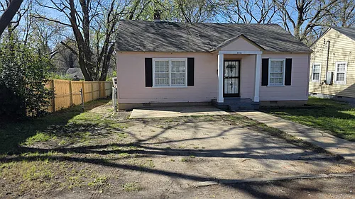 3061 Seminole Rd Photo 1