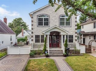 8120 265th St, Glen Oaks, NY 11004