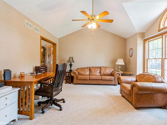 3rd image of 101 Chateau Dr