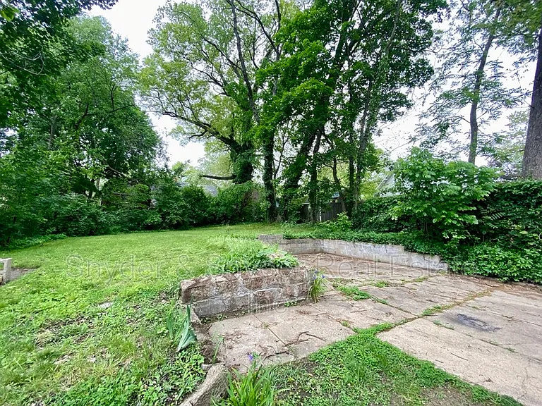 400 Cloverdale Ave #UP — Photo 16