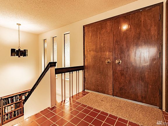 4th image of 510 Washington Ct