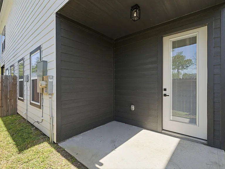 8805 Parkway Dr — Photo 24