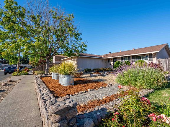 2nd image of 2074 Aragon Ct