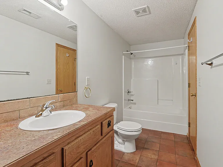 2316 N Shefford Cir — Photo 32