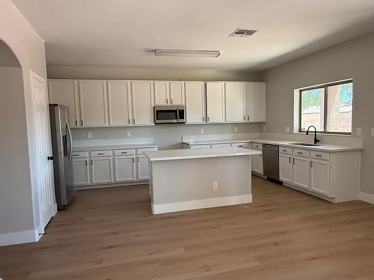 4549 N 111th Dr — Photo 3