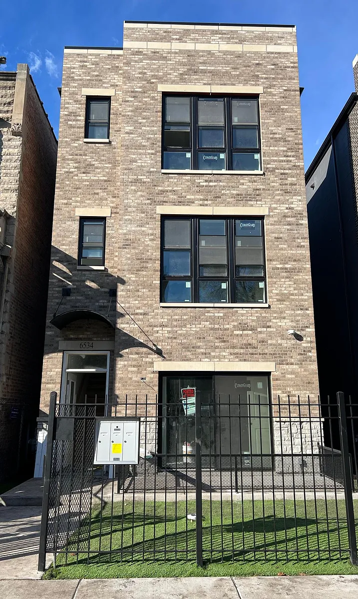 Building Photo - 6534 S Maryland Ave #2