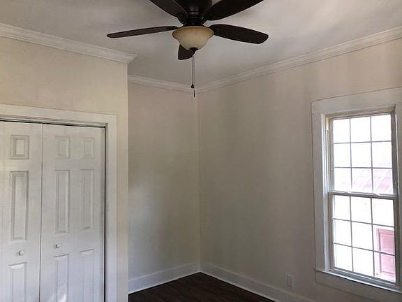 5th image of 208 W Poplar St