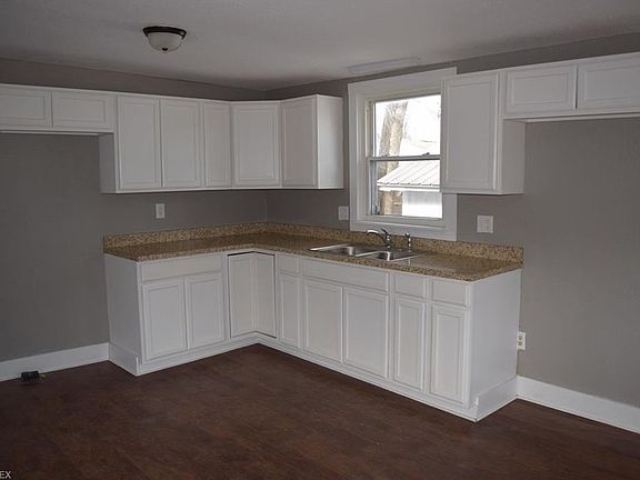 5th image of 118 Sterling St