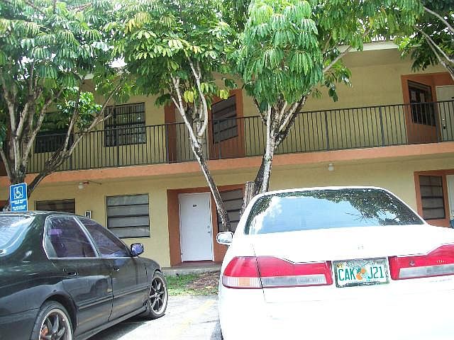 1st image of 4160 Lakeside Dr