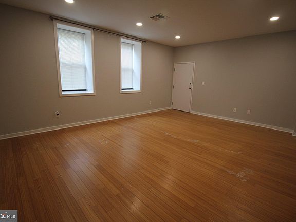3rd image of 20 Swan St APT A15