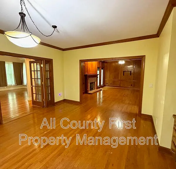 2438 Kings Arms Dr NE — Photo 6