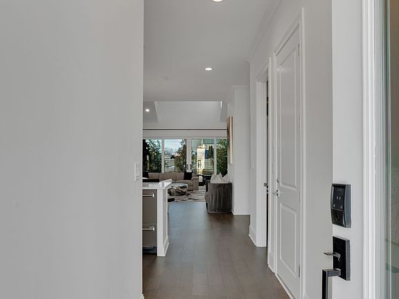 3rd image of 1024 Club View Dr #A101