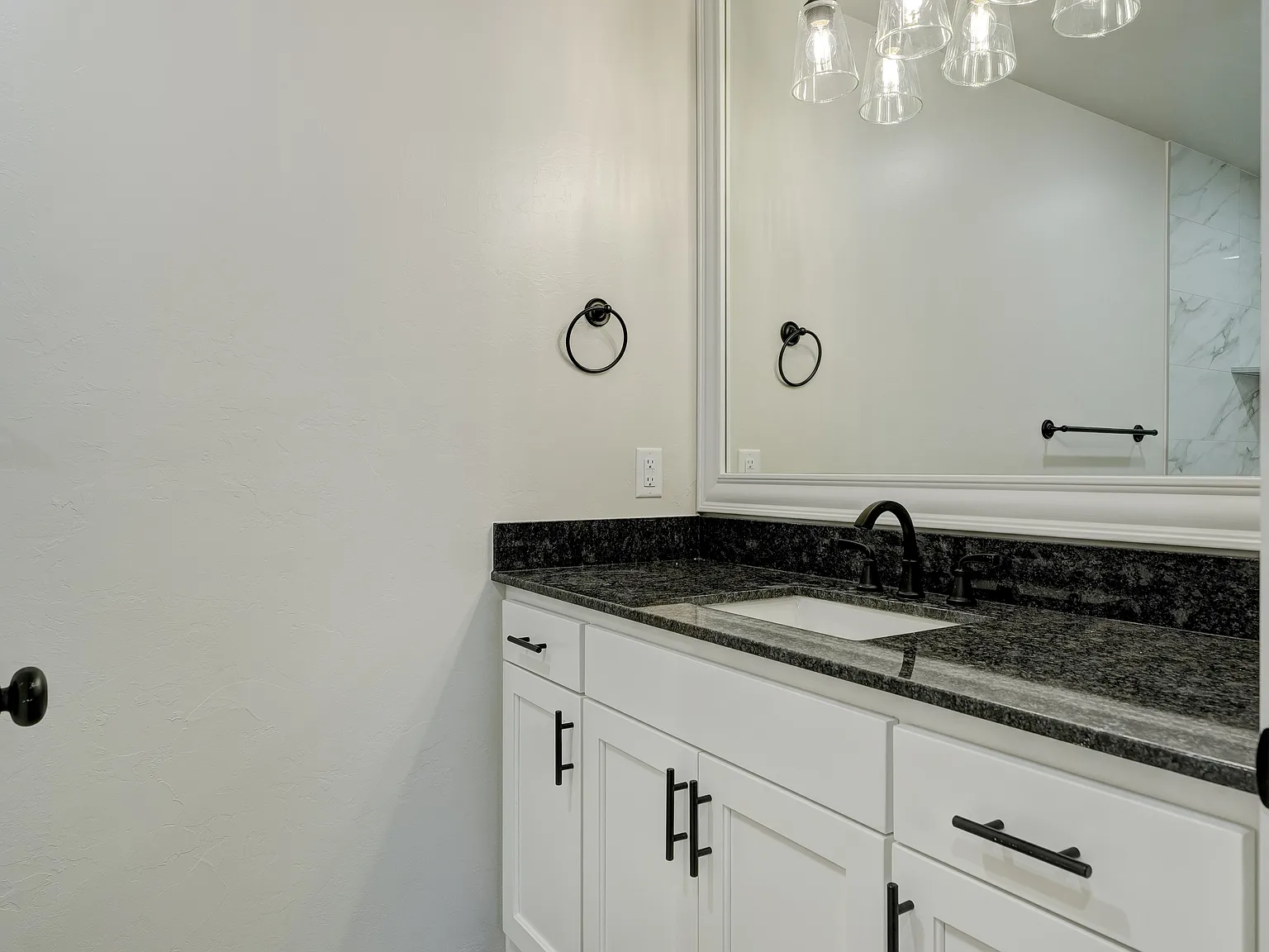 211 W Thatcher St — Photo 4