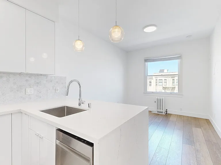 2 Guerrero St #301 — Photo 2