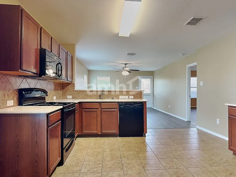 9001 Quarry Ridge Trl — Photo 3