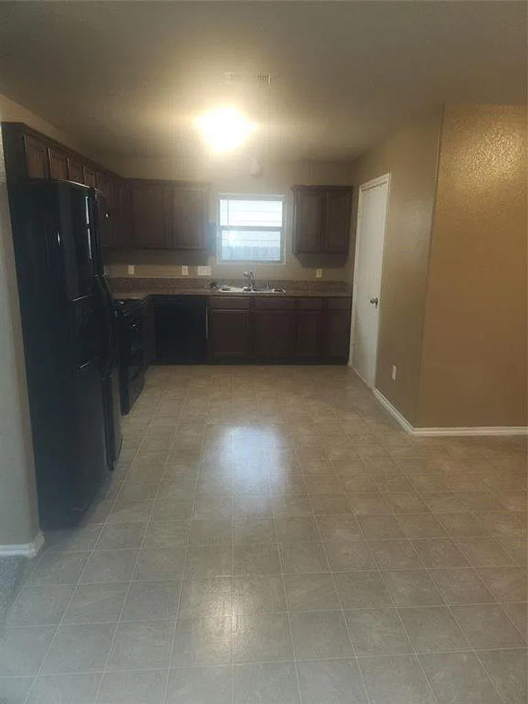 3 bed, 2.0 bath, 1368 sqft, $1,700 — Photo 3
