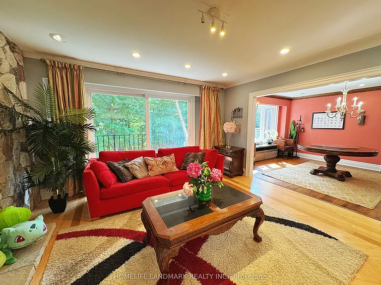 2415 Jarvis St #B4 — Photo 3