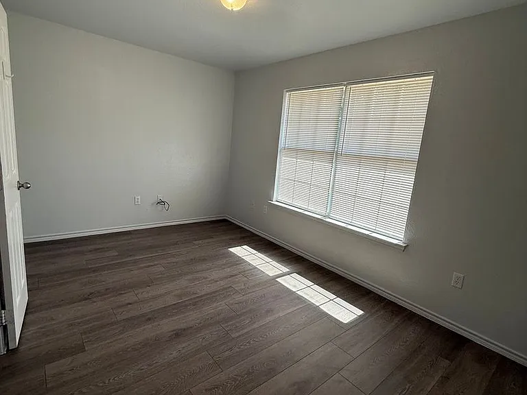 1010 Vance — Photo 9