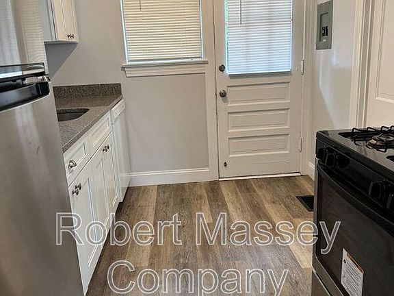 5th image of 2079 Douglass Blvd APT 9