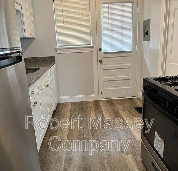 2079 Douglass Blvd #9 — Photo 5