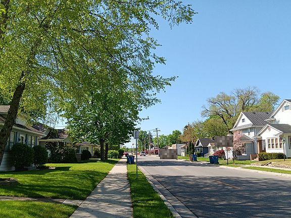 5th image of 212 N Byrkit Ave