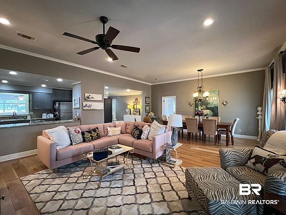 4th image of 520 Wedgewood Dr