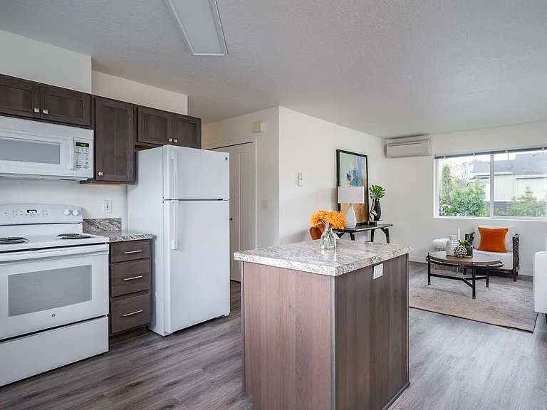 102 NE 43rd Ave #D — Photo 6