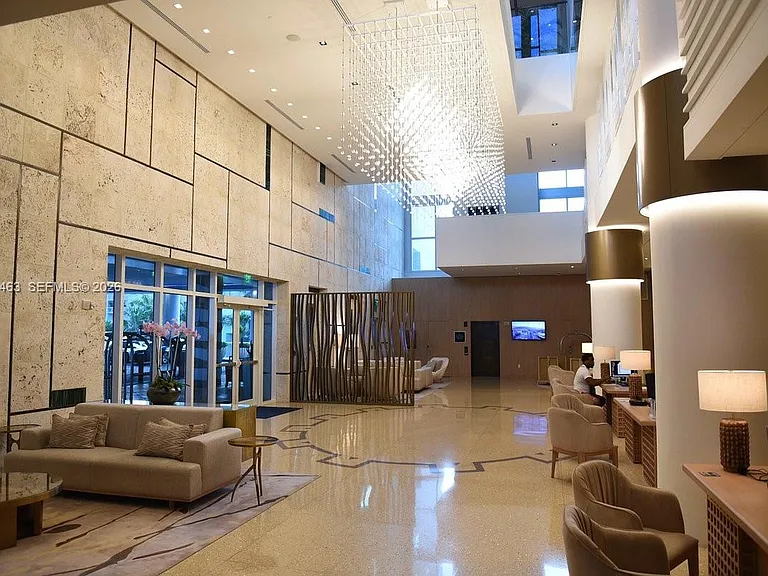6801 Collins Ave #LPH05 — Photo 35